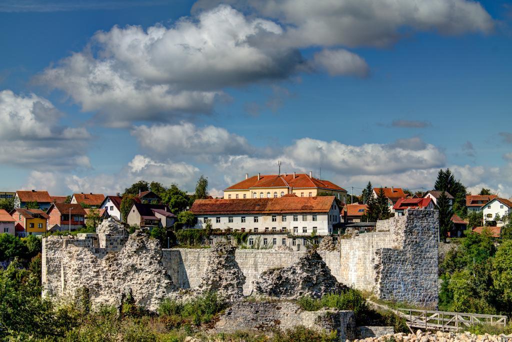 Restaurant Rooms Pino Слуни Экстерьер фото