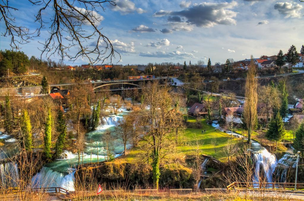 Restaurant Rooms Pino Слуни Экстерьер фото