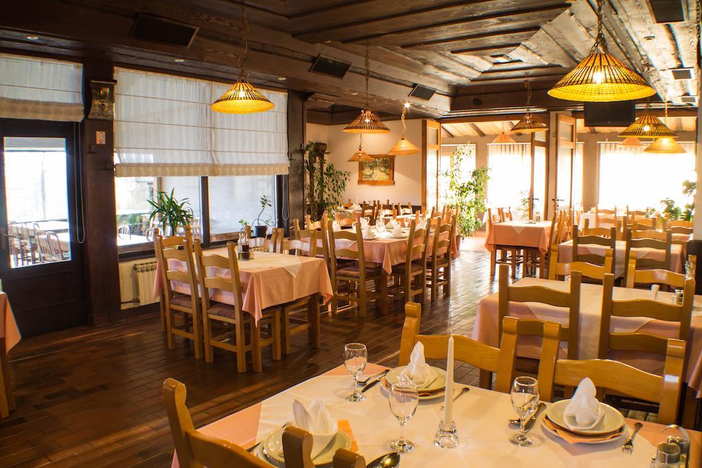 Restaurant Rooms Pino Слуни Экстерьер фото