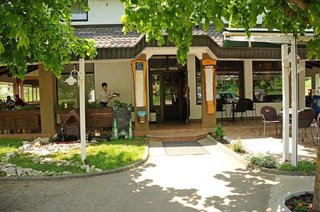 Restaurant Rooms Pino Слуни Экстерьер фото